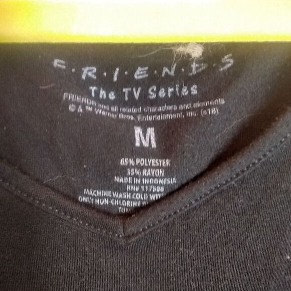 Friends tee - Picture 2 of 3